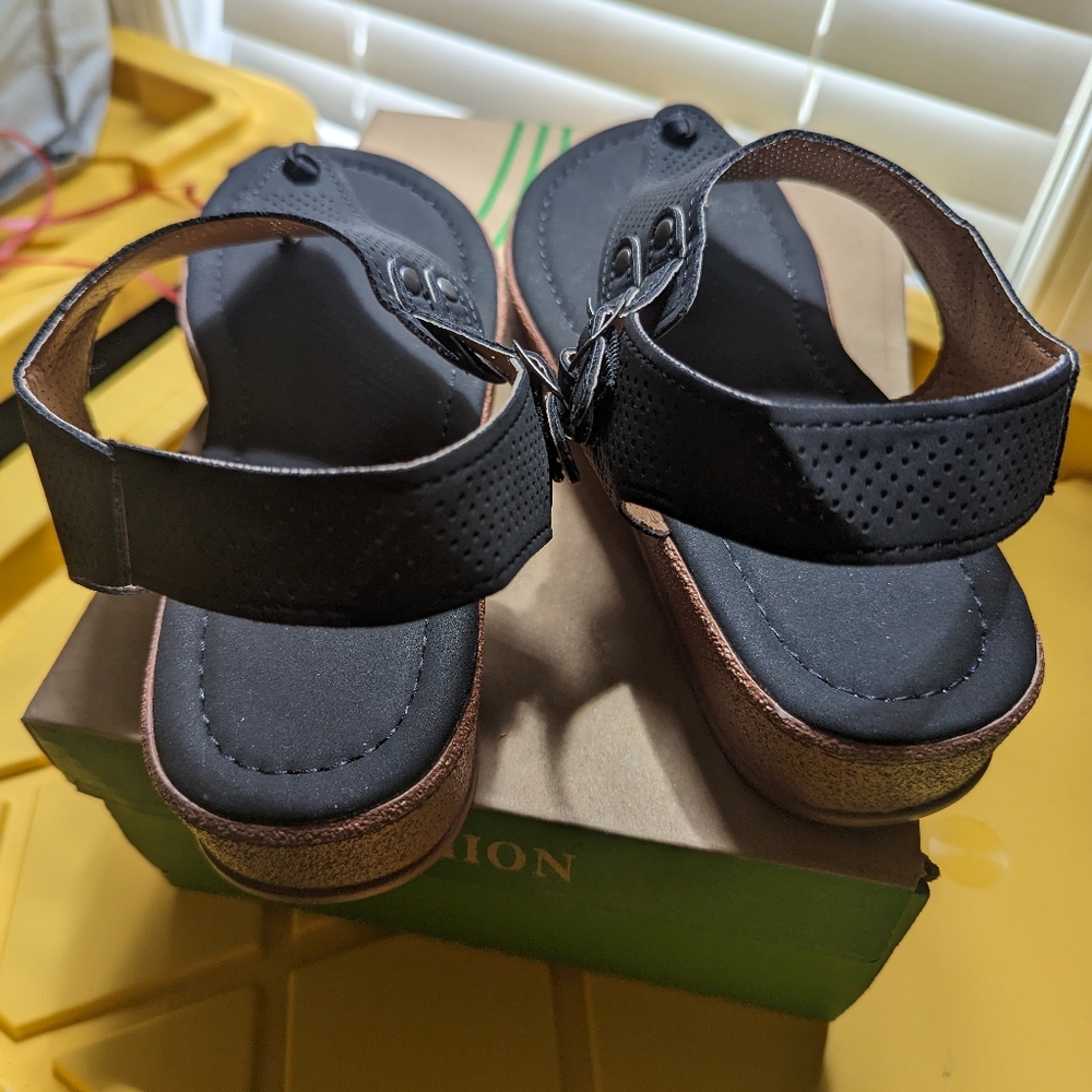 Sandals - black faux leather NEW - Picture 3 of 8